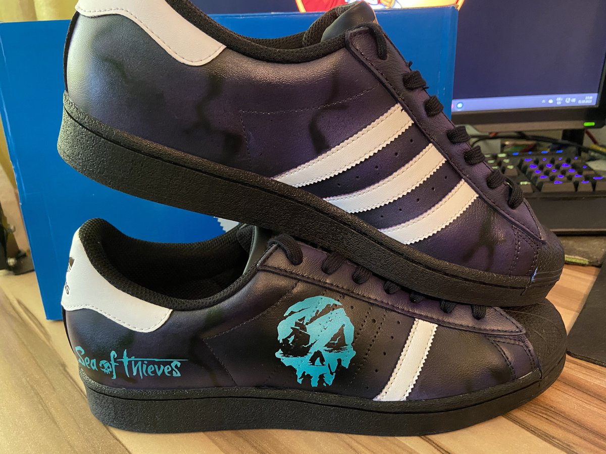ATBasto's tweet photo. custom Adidas Superstar Sneaker with Sea of Thieves Design. Made by this awesome Person https://t.co/Xzbzk2VxUy                                 #SeaOfThieves #SoT #bemorepirate https://t.co/iwEr8kAwFb