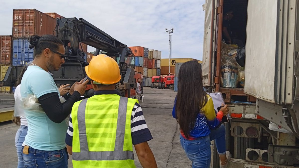 LogicasaOficial's tweet photo. #31Oct #DeLogicasaParaTuCasa || Desde los espacios del Patio de Contenedores de #Logicasa, continuamos con las operaciones logísticas para seguir garantizando la seguridad alimentaria del pueblo a través de la transportación de suplementos alimenticios #CLAP.
#VenezuelaToda https://t.co/0t2cZoOA5r
