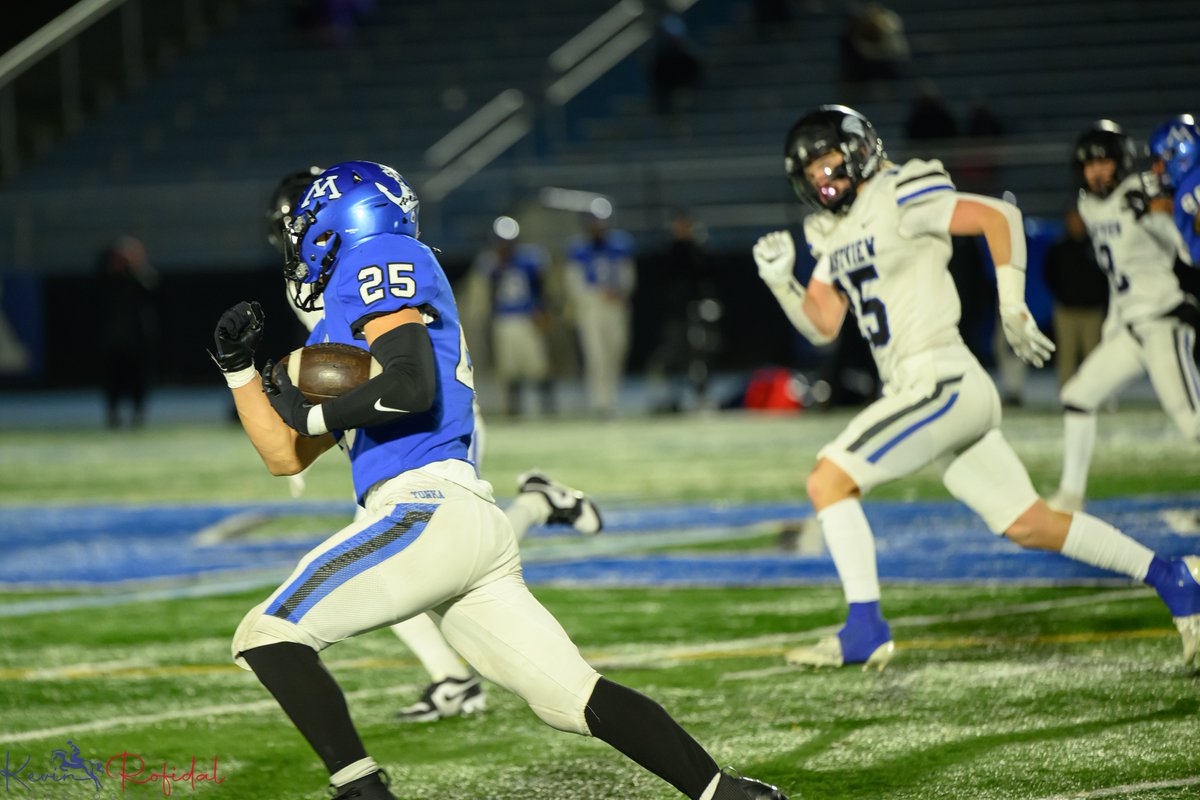 KevinRofidal's tweet photo. #25 @devan_riedel added some yardage for Tonka!
Minnetonka Varsity Football π
Minnetonka vs. Eastview 10-27-23
#tonkafootball #skippers #MinnetonkaFootball #TonkaFB2023 #minnesota #footballphotography #sportsphotography #kevinrofidalphotography
#nikonZ9 #eastviewfootball @EVHSAthletics @TonkaFB