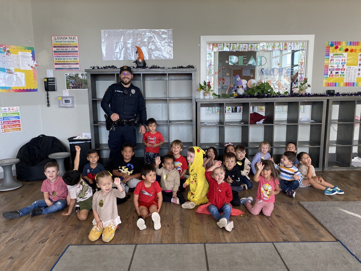 LPDCEU's tweet photo. Career day at Tiny Tots Academy was so fun 🤩  Thanks for having us.
——
#lpd #lpdceu #lubbock #texas #lubbockpolice https://t.co/XmorHal0kc