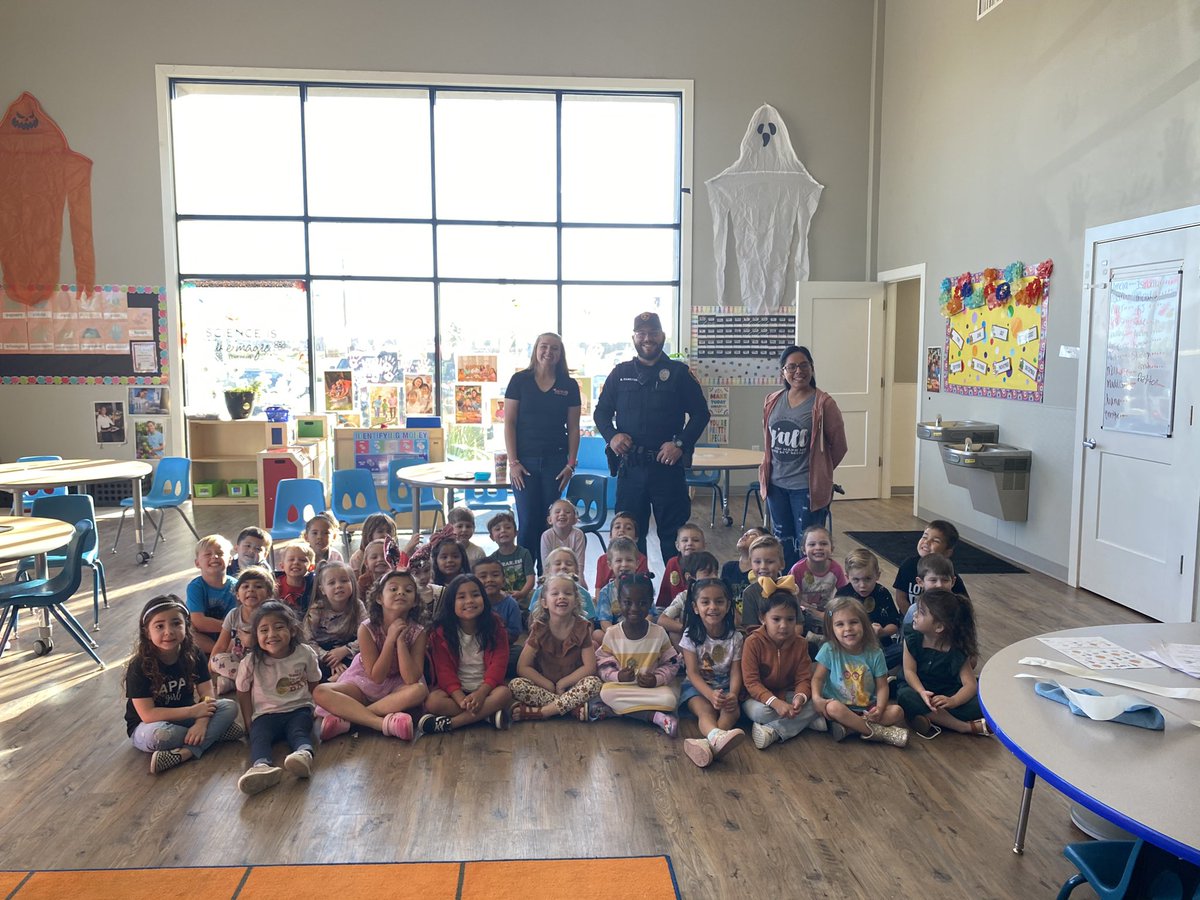 LPDCEU's tweet photo. Career day at Tiny Tots Academy was so fun 🤩  Thanks for having us.
——
#lpd #lpdceu #lubbock #texas #lubbockpolice https://t.co/XmorHal0kc