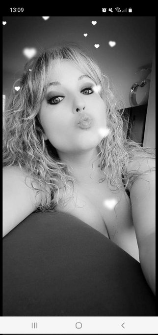 Coucou tous le monde !!! J'ai commenc&eacute; &agrave; regarder vos profils pour le casting merci beaucoup.  Pour plus<a href="/tag/quiveutbaiseralysieuse"class="tags"><span>#quiveutbaiseralysieuse</span></a>