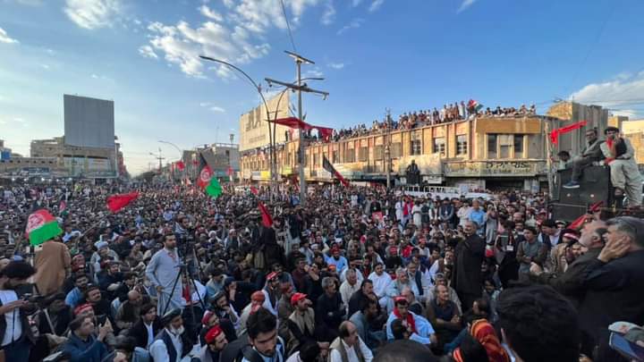 EssaRoshan0's tweet photo. #کوته ـ
ده پښتونخوا ملي عوامي پارټۍ ، عوامي نېشل پاړتۍ ،  پښتون تحفظ موومنت، نیشل ډیموکرېټګ مومنټ  لخوا د کډوال په حق کې عظيم شان مزاحمتی/مقاومتی احتجاجي جلسه عام ده پښتونخوا ملي عوامي ګوند چېرمېن ګران خوشال خان کاګر په  مشرۍ کي دوام لري. https://t.co/kb5gpUGQtx