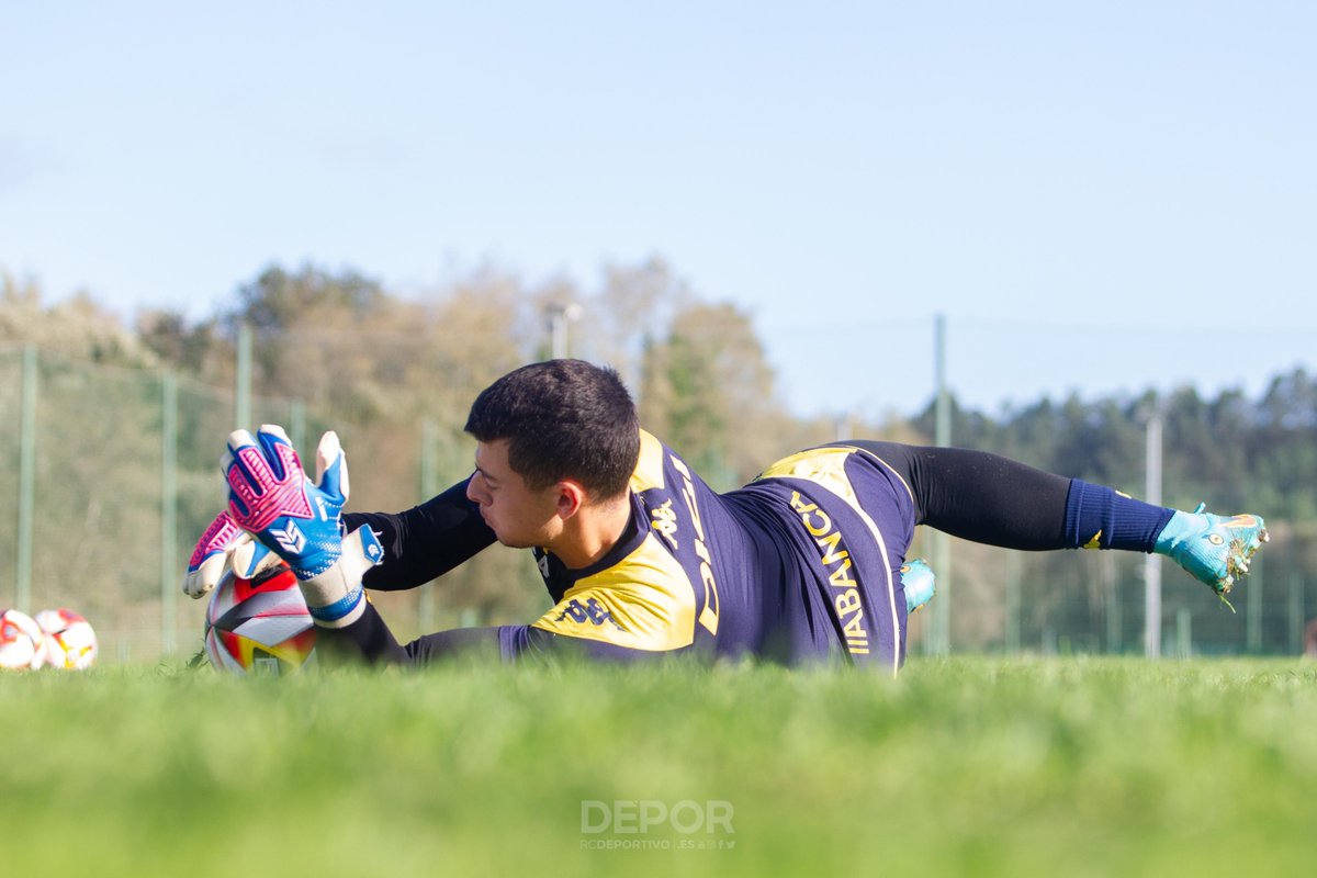 ✅ O #Dépor completou esta mañá a última sesión de adestramento antes do #CovaDépor de mañá ás 17.00h

➡️ Martín Ochoa, Mella, Jairo, Rubén, Marotías e Alex Pereira son os representantes de #ANOSACANTEIRA na citación. 

🔗 rcdeportivo.es/gl/novas/o-dep…