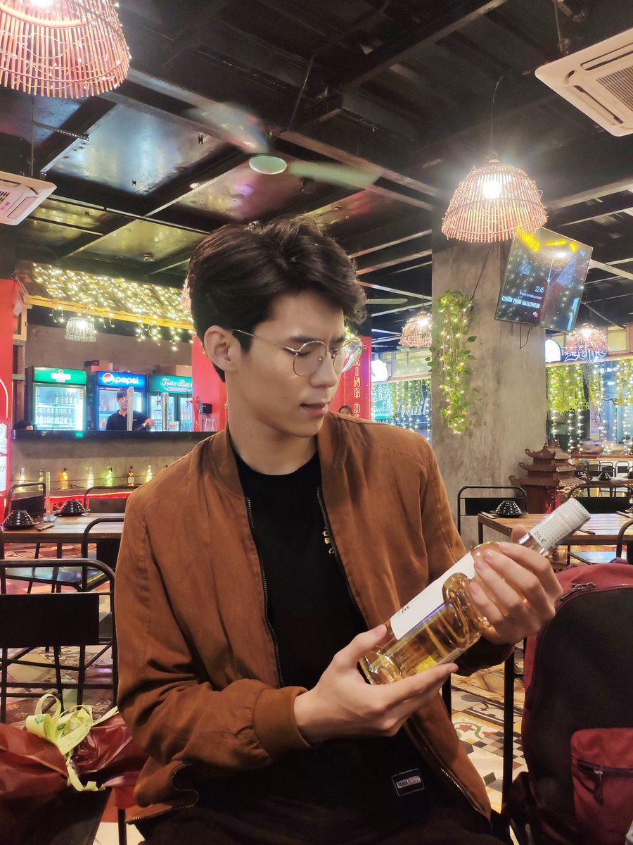 Trantien18cm's tweet photo. Xác định say tối nay, ai đón mình đc koo https://t.co/gtIEkn01hG