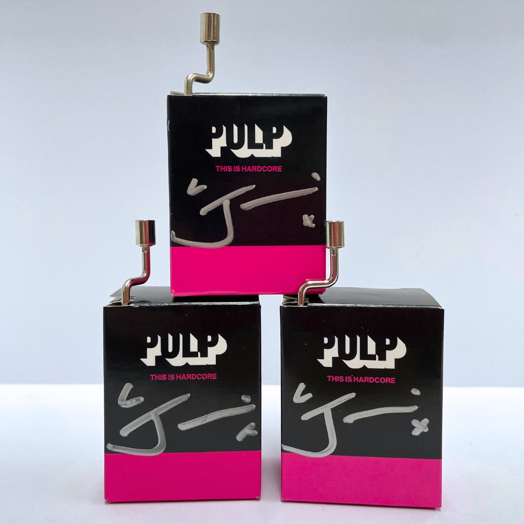 Who would like to win a <a href="/welovepulp/">Pulp</a> 'This Is Hardcore' Music Box signed by #JarvisCocker?
🖤Retweet &amp; 💗Tag a friend to enter. 
1 RT = 1 entry. RT as many times as you'd like!
Winner will be announced on Thurs 9th Nov. We will contact you via DM.
Good luck! 
#Pulp