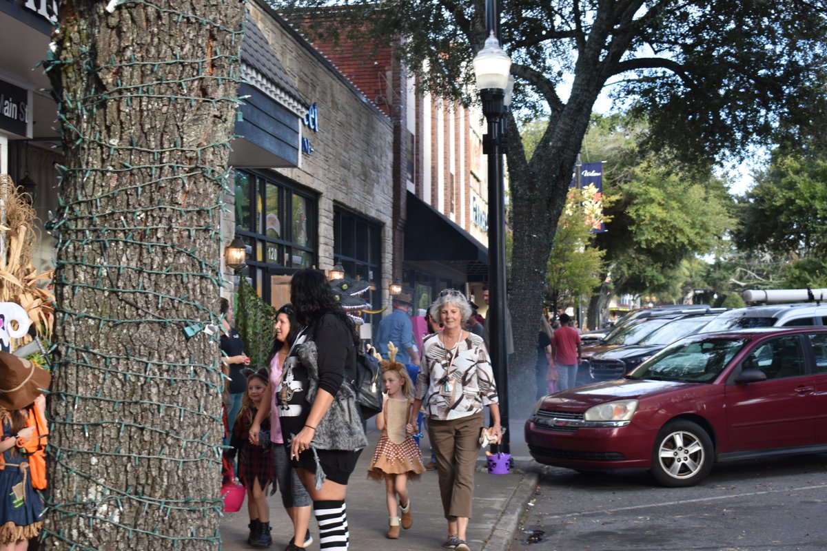 discover_fc's tweet image. Thanks to all who joined us on Friday and a special thanks to all of our merchants, Explore Forest City, Town staff, traffic patrol, and volunteers for another successful year of Trick or Treating on Main Street!

Happy Halloween! 👻