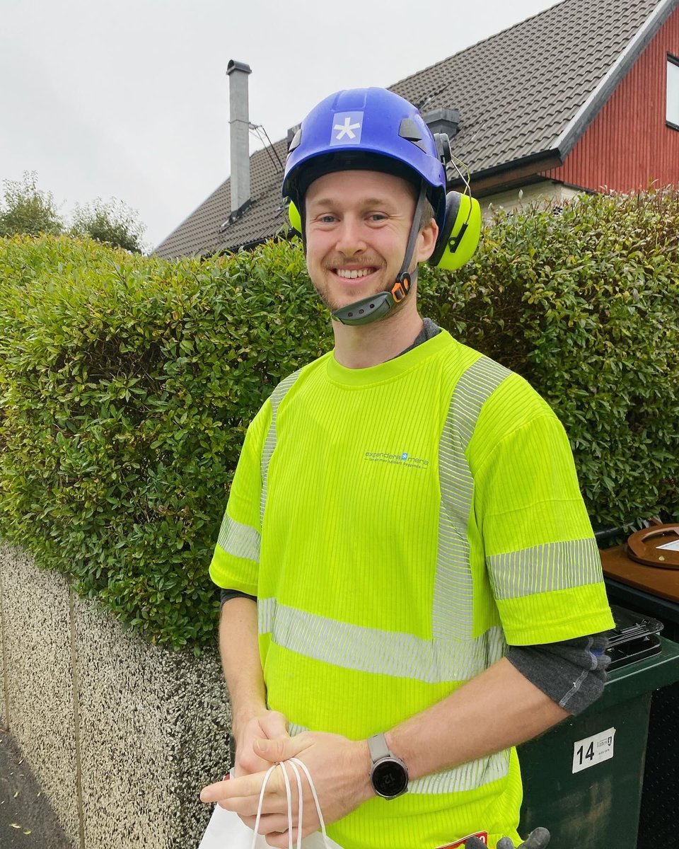 expanderamera's tweet image. Idag har vi haft möjligheten att besöka flera av våra arbetsplatser, och det var otroligt roligt att träffa våra fantastiska medarbetare på Halloween! 🎃👷‍♂️
Tack för ert hårda arbete och dedikation. #byggbemanning #bygg #byggarbetare #yrkesarbetare #HalloweenBesök