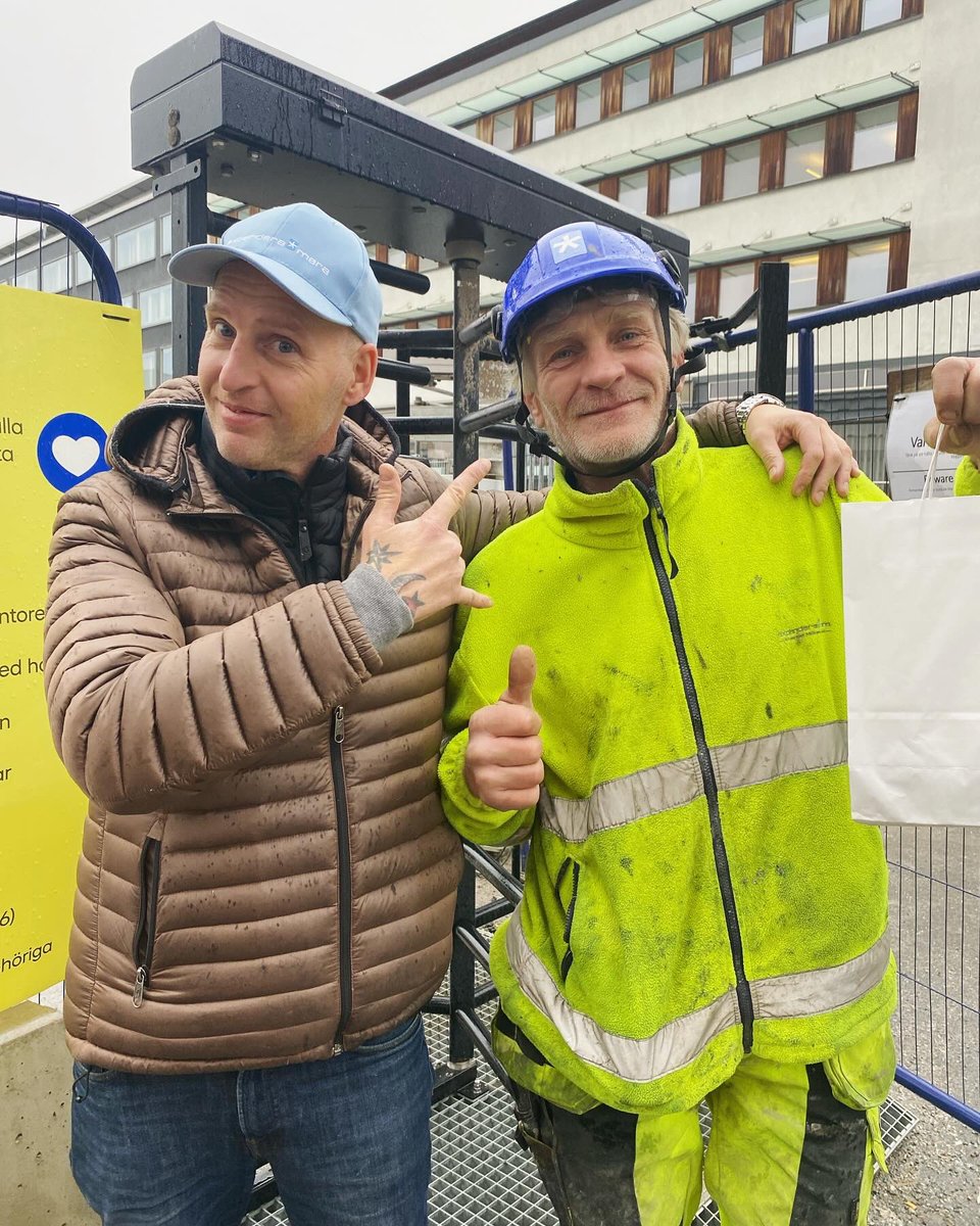 expanderamera's tweet image. Idag har vi haft möjligheten att besöka flera av våra arbetsplatser, och det var otroligt roligt att träffa våra fantastiska medarbetare på Halloween! 🎃👷‍♂️
Tack för ert hårda arbete och dedikation. #byggbemanning #bygg #byggarbetare #yrkesarbetare #HalloweenBesök