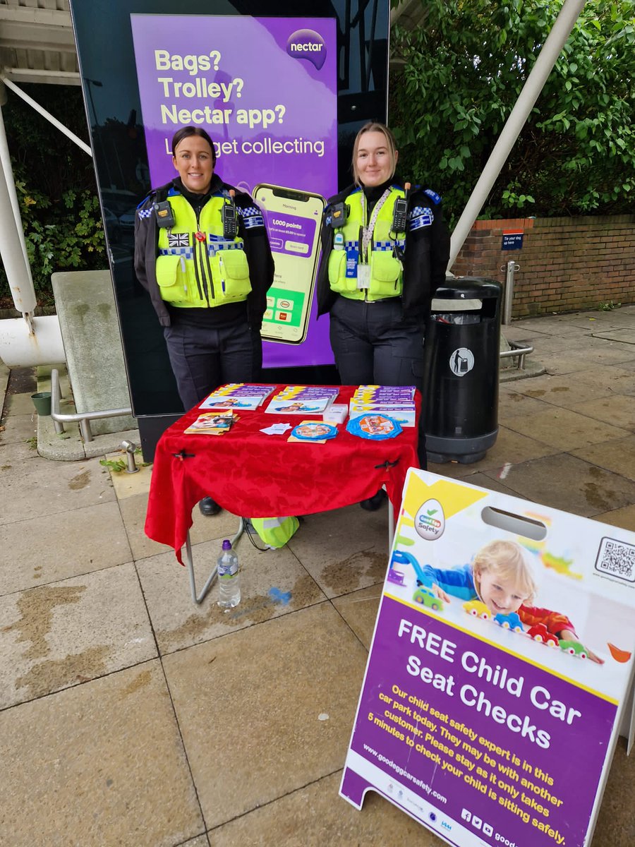 ConnectingLeeds's tweet photo. Car seat checking with @GoodEggSafety 🚗

At our last car seat check event in Moortown, childminder and mum Marie said:

🗣️"Please pass on to other childminders and parents that it's brilliant - they did a thorough check and gave great advice. It's worth doing!"

#VisionZero https://t.co/p7GkePVWZY
