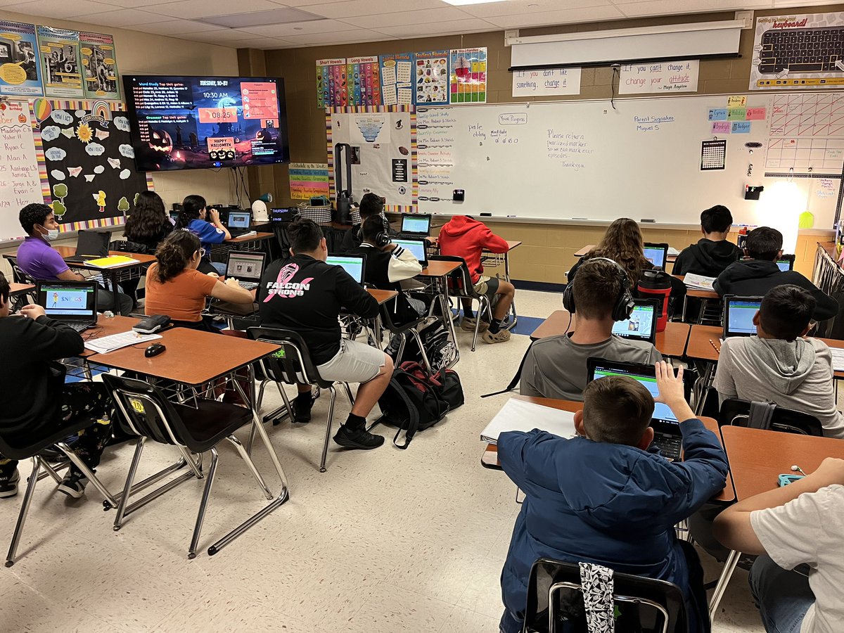 DemoClaudia's tweet photo. Having a great Halloween day with the students with how many M&amp;Ms in the bottle and fruit snacks. #PowerUp #Lexia @salflores10 @JGoLexia https://t.co/vI9Ze5B84u
