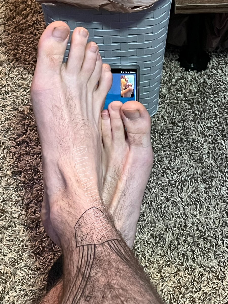 AlexanderGodly's tweet photo. Down by the trash where you belong. I want a GOOD reimbursement sub in my DMs https://t.co/GxGLtokmtT
