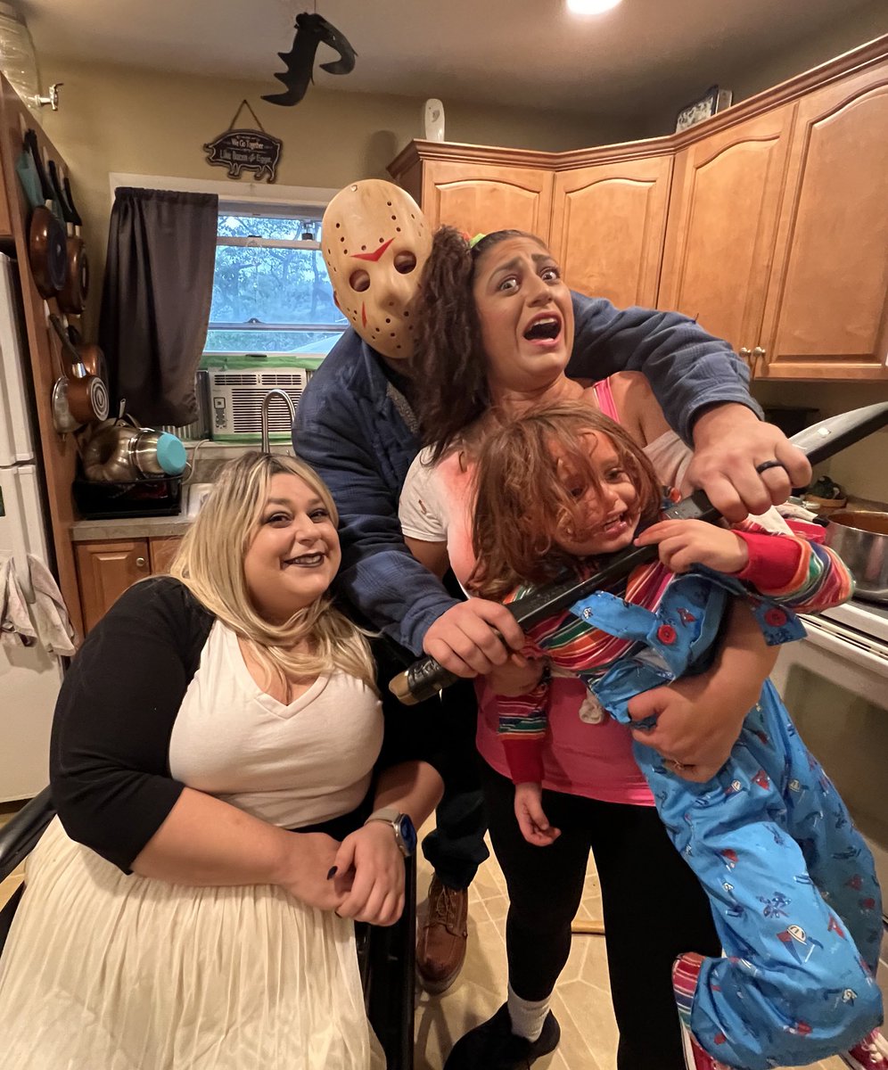 rachel_demarco's tweet photo. HAPPY HALLOWEEN! 
#tiffanyvalentine #thebrideofchucky #childsplay #Chucky #buffalobill #murdervictim #jasonvorhees #halloween #Halloween2023 #halloweencostume https://t.co/A9DeBDgoNV