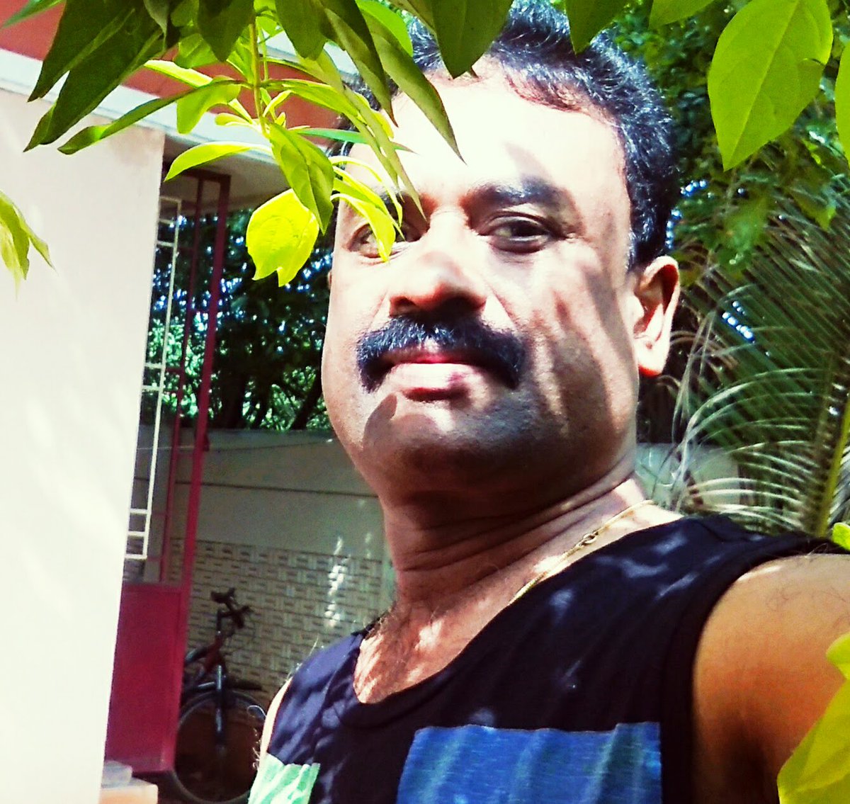 koomuttai0077's tweet photo. #Shadowtwitter
எதையாது கெளப்பி விடுவோம்😍😍 https://t.co/CYXMB7Aqv4