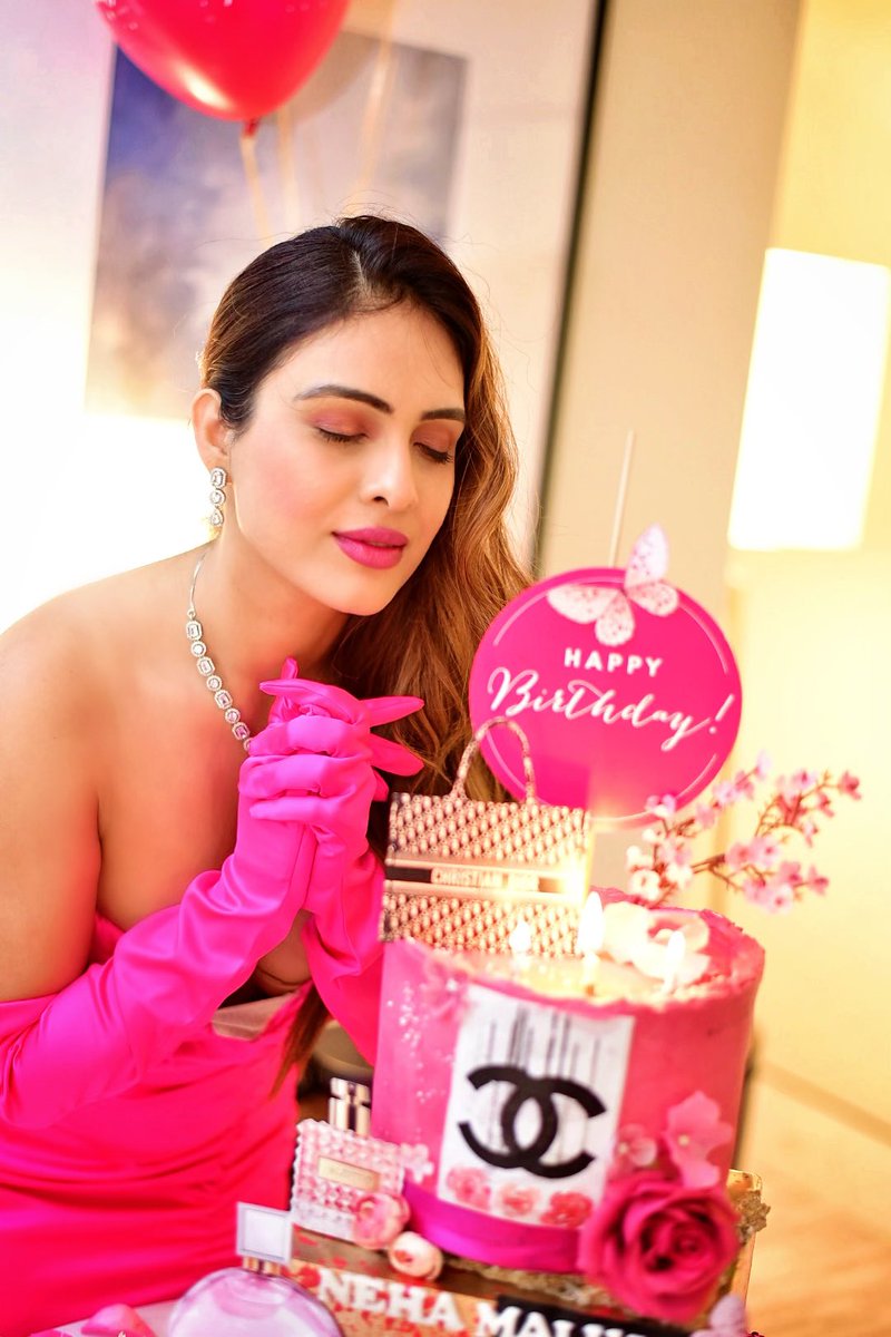 Nehhaamalik's tweet photo. Yay its my Birthday 🎂 💝💝💝
:
Wearing @kairs_by_akansha_kashyap 
Photography @ummadsphotography 
:
#nehamalik #happybirthdaytome #birthdaygirl #happybirthday #birthdaycake #birthdaycelebration #birthdaydecor #birthdaylook #itsmybirthday https://t.co/4qhe3PUltS