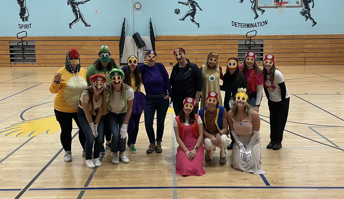 AliciaNorgard's tweet image. Happy Halloween from the student services department!! 🍄 👸🏼 🎃#mario  #pennoyerpride