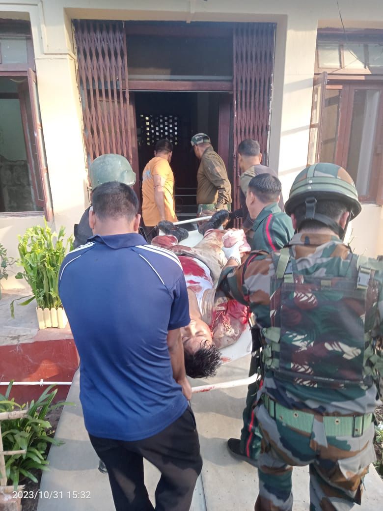 Manipur police forces ambushed by #KukiMilitants in Sinam after the brutal murder of Moreh SDPO. Kukis do not want state machinery and forces in Moreh and other places where they establish their false claim. How long will this lawlessness be tolerated?
#SaveManipur #KukiLies