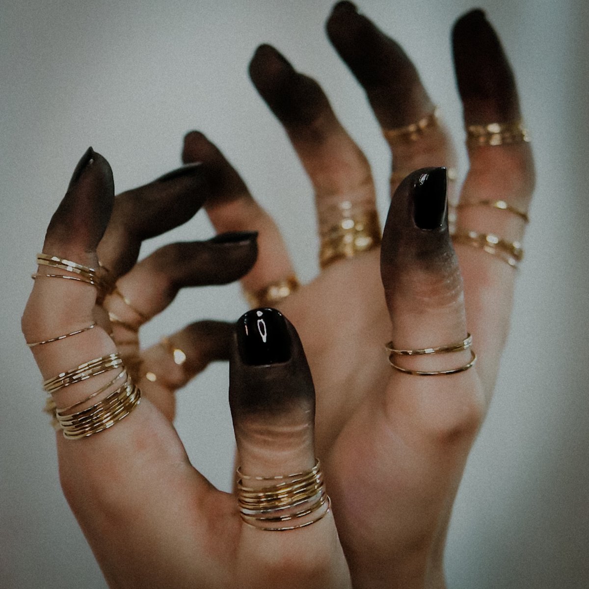 This week only!! We’re offering curated sets of ‘less than perfect’ samples ft. your favorite stacking rings during the sale 🥳 Shop the Basic set, knot rings + sets of ultra thin rings now before the sale ends!!

#samplesale #imperfectsale #jewelryforsale