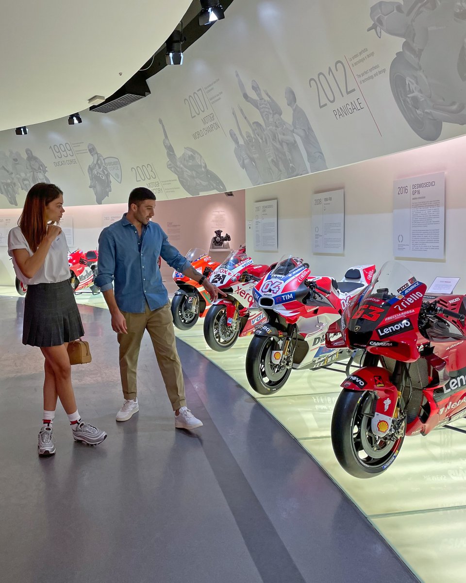 There's a maniac in the Ducati Factory! 😈 Thanks for the visit <a href="/andreaiannone29/">Andrea Iannone</a> and <a href="/Elodiedipa/">Elodie</a>. Welcome back to Ducati ✊

#HappyHalloween #AI29 #Maniac