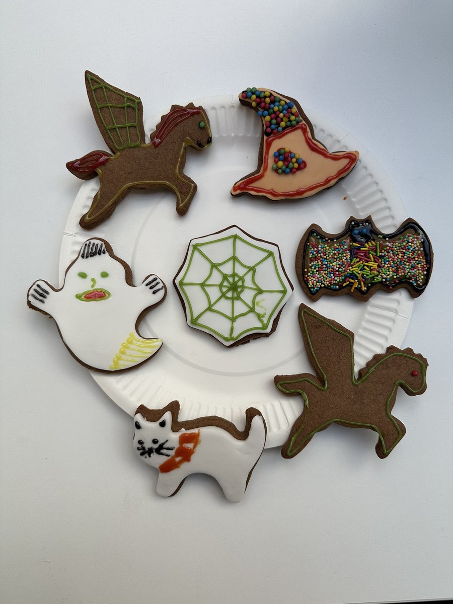 Pegasus_Insight's tweet photo. Happy Halloween from us! 🎃👻

We had a great time decorating our Halloween cookies; which is your favourite? 🍪

#halloween2023 https://t.co/vDtYD6Gi2N