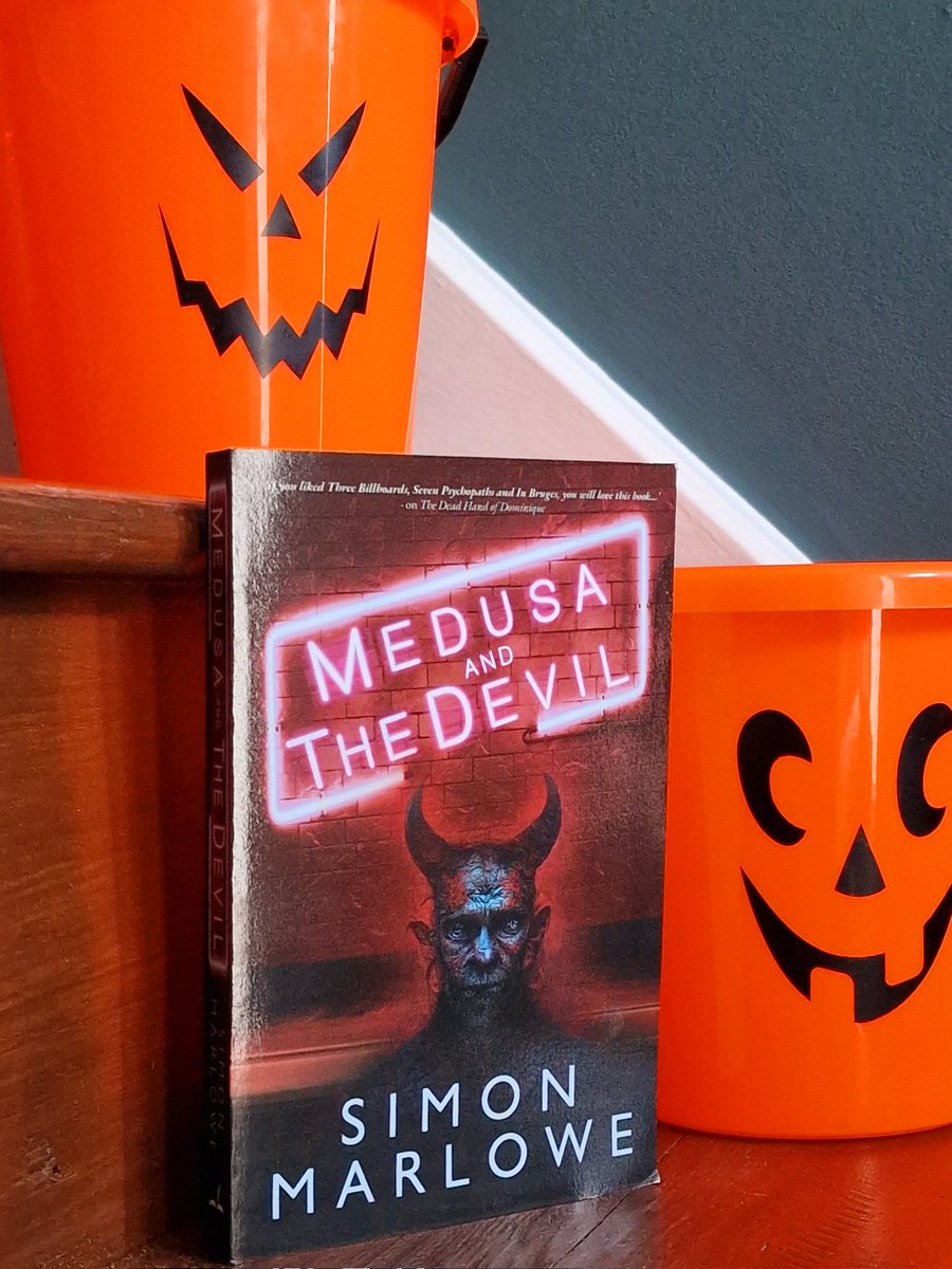 Quick, time's running out! A feeling Steven Mason knows only too well in his latest escapade Medusa & the Devil😈
Treat yourself and grab that 0.99 bargain on Amazon Kindle today! 
#HappyHalloween    #kindlebookdeals #kindledeals #kindlereaders #kindlebooks #BookTwitter #Read