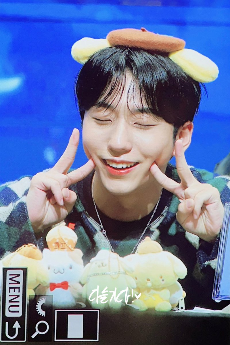 231031 블루드림미디어 대면 팬싸
으앙 귀여워💛
#XdinaryHeroes #엑스디너리히어로즈 #엑디즈
#건일 #구건일