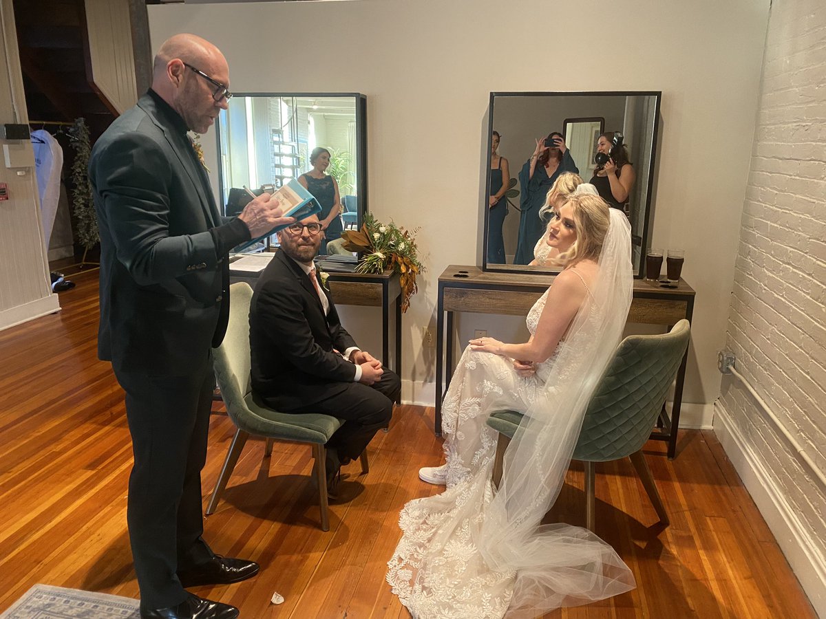 jennygeraci_'s tweet photo. I don’t come on here anymore but life update we did the damn thing and got married!!!! https://t.co/s0ZlioOn50