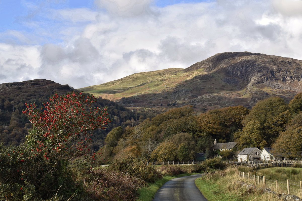 Yesterday someone taunted me by saying ‘you’re all over Twitter with your photos.’ Believe me, it wasn’t a compliment. So, just to show that I don’t take kindly to bullies here’s another of my ‘photos’ taken today near Pont Croesor #Eryri