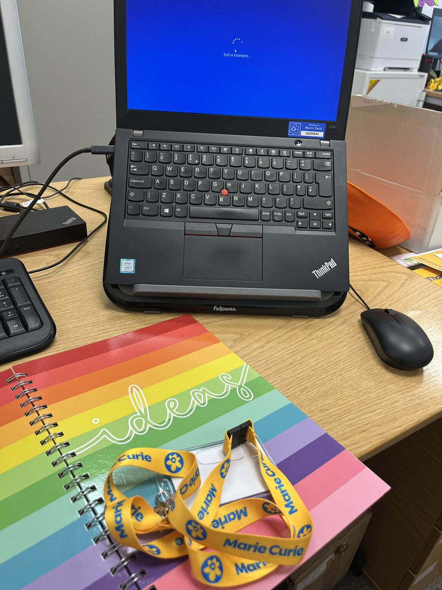 Back at my <a href="/MarieCurieCymru/">Marie Curie Cymru</a> desk for the day 💛🌼 

Slowly easing back in before coming back from maternity leave in January!