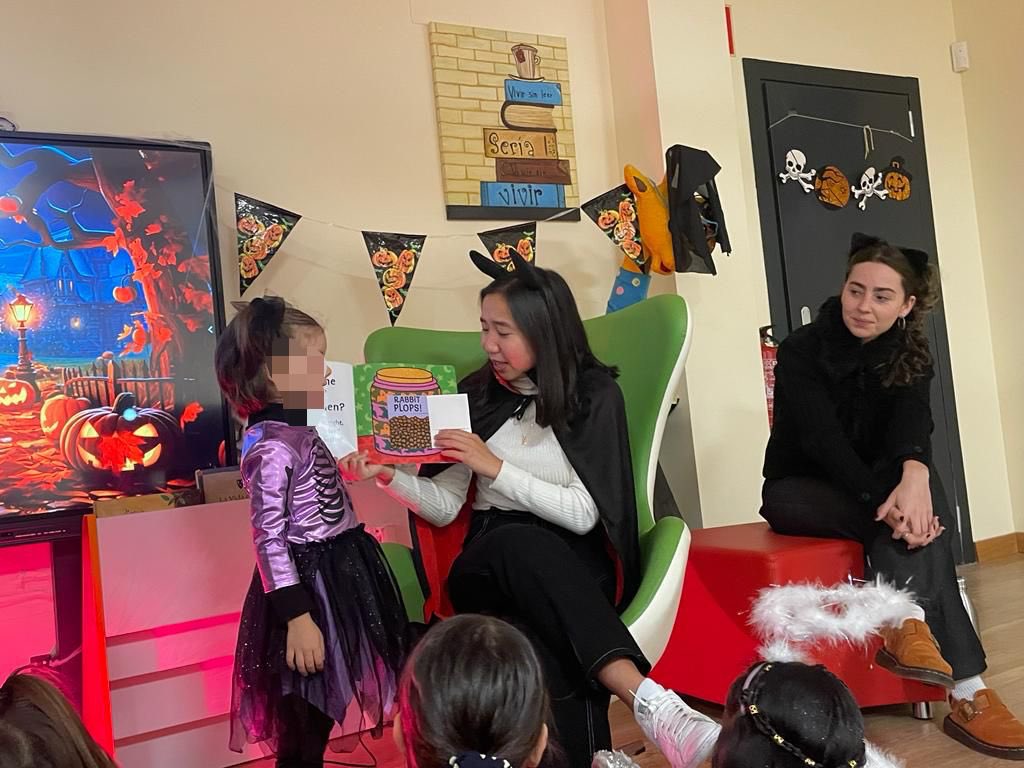 ceipgonzalo's tweet photo. Gran celebración hoy de #halloween en nuestro centro con cuentacuentos, talleres, actuación del coro y desfile de disfraces ¿alguien da más? https://t.co/qZG4Vpv6NE