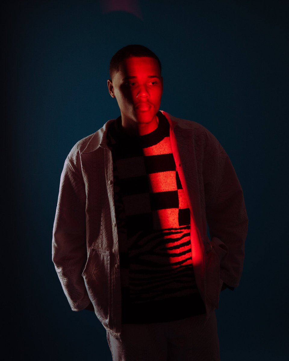 Flash0ff's tweet photo. @xs_vvs s’apprête à éclairer la scène sur FLASH.

Rendez vous demain (01/11) a 18h sur YouTube ! 

Le lien est en bio 🧡 https://t.co/8PhGOaLxeM