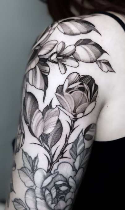 Little tattoo update because I&rsquo;m obsessed https://t.co/yxyYrx2KWM