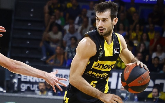 basquetcaliente's tweet photo. #INTERNACIONAL | SE SOBREPUSO EN ALARGUE

Lenovo Tenerife superó a Bilbao Basket jugando como visitante y necesitando un tiempo suplementario. Bruno Fitipaldo anotó diez puntos.

✍️ @SantiSilvestre7
📝 https://t.co/sgLkIhoLns https://t.co/6tLvfL8xZ0