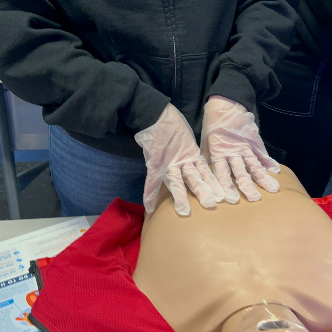 🏥 Our students have completed their First Aid/CPR training, arming themselves with crucial life-saving skills. They're now ready to respond confidently in emergencies. Their commitment to safety and helping others is truly inspiring. Here's to our future heroes! 👏❤️