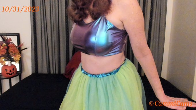 HAPPY HALLOWEEN!  Guess what I am and lets have some fun!  🌟 https://t.co/xWJlA6E3cZ https://t.co/61g6gBuhgm https://t<a href="/tag/realloyalfans"class="tags"><span>#realloyalfans</span></a>