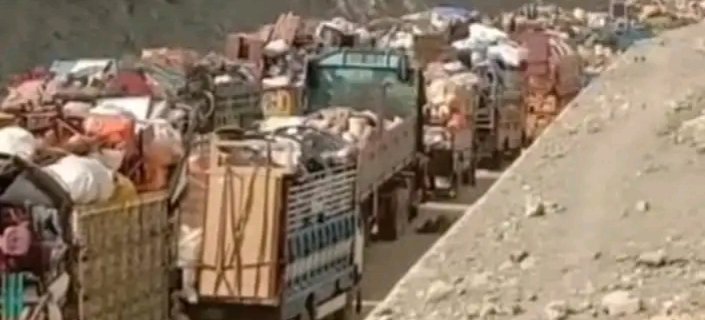 aMahjoorM's tweet photo. @Refugees, We Condemn such action of Pakistan against Afghan refugees. 
Please stop it🙏 https://t.co/eCEx2KSFVq