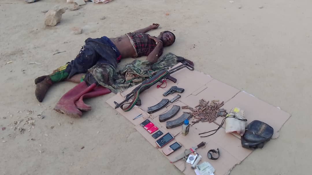 HumanityPurpose's tweet photo. #Cameroun
Alertés sur la présence de preneurs d'otage sur l'axe #Touboro-#Mbakana, les éléments du #BIR ont ratissé la zone. Bilan: 01 kidnappeur neutralisé, des armes et munitions récupérées.
@HonneurFidelite @ElogeEt
@mindefcm @RolyLondell @ACLEDINFO
https://t.co/6sj7nqYpJk https://t.co/3T35SIVpwA