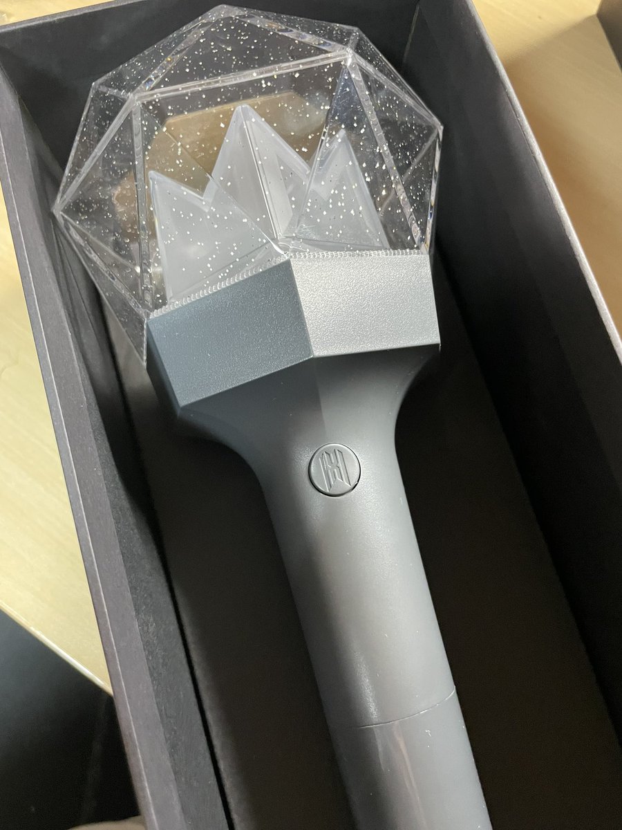18827lo's tweet photo. 몬둥이 버전 2 양도합니다

손목 스트랩 끊어짐, 생활기스 말고는 하자 없습니다
(총 2번 사용)

손목 스트랩 때문에 택포 3.5로 양도 합니다 옵챗주세요

https://t.co/LNy24InfWd

몬스타엑스 몬엑 민혁 형원 기현 셔누 주헌 아이엠 창균 포카양도 https://t.co/ZKCJMmrAuz
