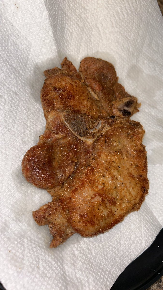 DAJ_______'s tweet image. why don’t y’all eat pork??? it’s so good!😭