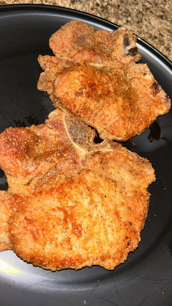 DAJ_______'s tweet image. why don’t y’all eat pork??? it’s so good!😭