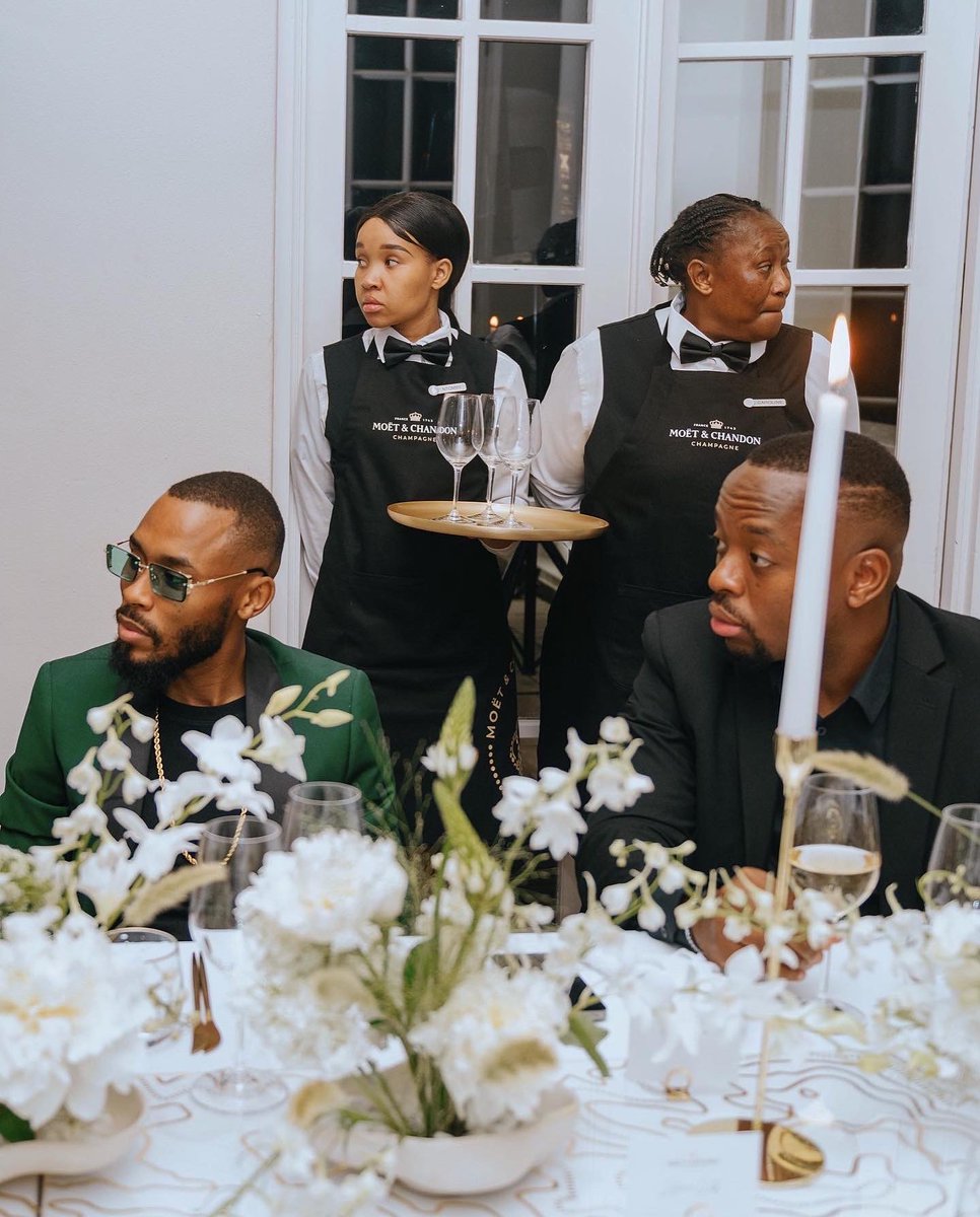 zulumkhathini's tweet image. ‘Our blood is green and gold’ #toastwithmoet #champagneday 🍾