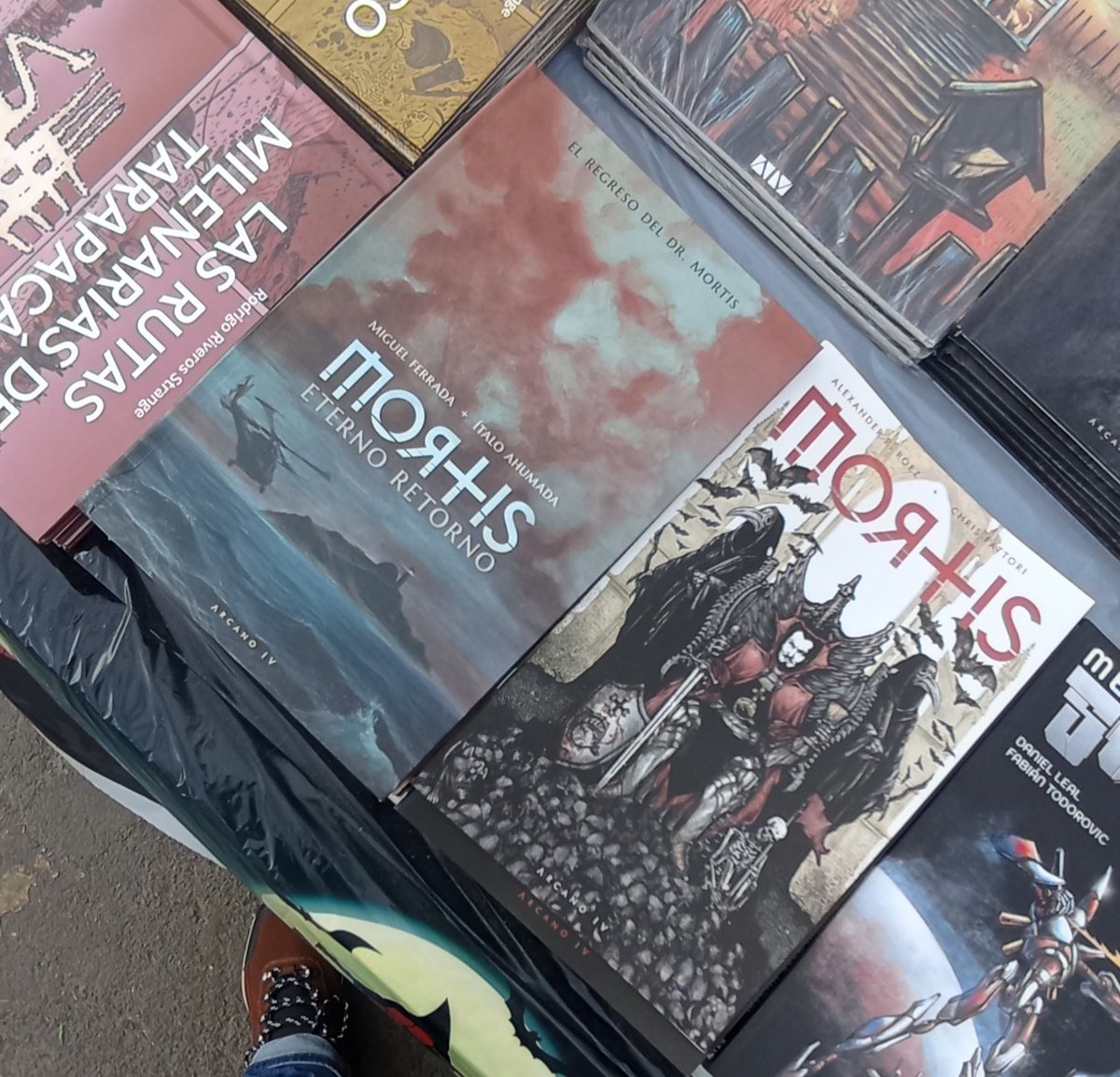 Hugo Riquelme 🇨🇱 📖📚 (@ha_riquelme) on Twitter photo Para este #Halloween llega a #Antofagasta todo el terror de #Mortis
De la pluma de <a href="/migvelferrada/">Miguel Ferrada</a> y <a href="/AlexanderRoez/">Alexander Roez</a> con dibujos de Ítalo Ahumada, Chris Fattori y Victor Abarca
Últimos días de #FIJU2023 en Sitio Cero del Puerto Antofagasta Para este #Halloween llega a #Antofagasta todo el terror de #Mortis
De la pluma de <a href="/migvelferrada/">Miguel Ferrada</a> y <a href="/AlexanderRoez/">Alexander Roez</a> con dibujos de Ítalo Ahumada, Chris Fattori y Victor Abarca
Últimos días de #FIJU2023 en Sitio Cero del Puerto Antofagasta