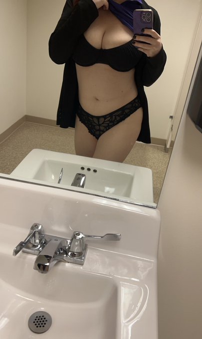 Little titty Tuesday tease from the office bathroom. You&rsquo;re welcome 💋 https://t.co/HTvzjUNvJB
