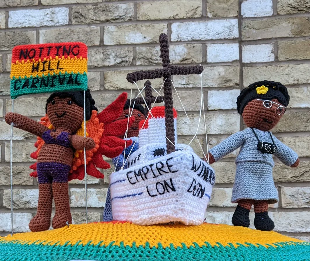 'Saluting Our Sisters
Claudia Jones, Mary Seacole, Rosa Parks and many many more'

Wonderful #crochet #postbox topper in #Walthamstow, #London.
Crochet by craftyceals (on Instagram).

#E17 #windrush #SalutingOurSisters #BlackHistoryMonth