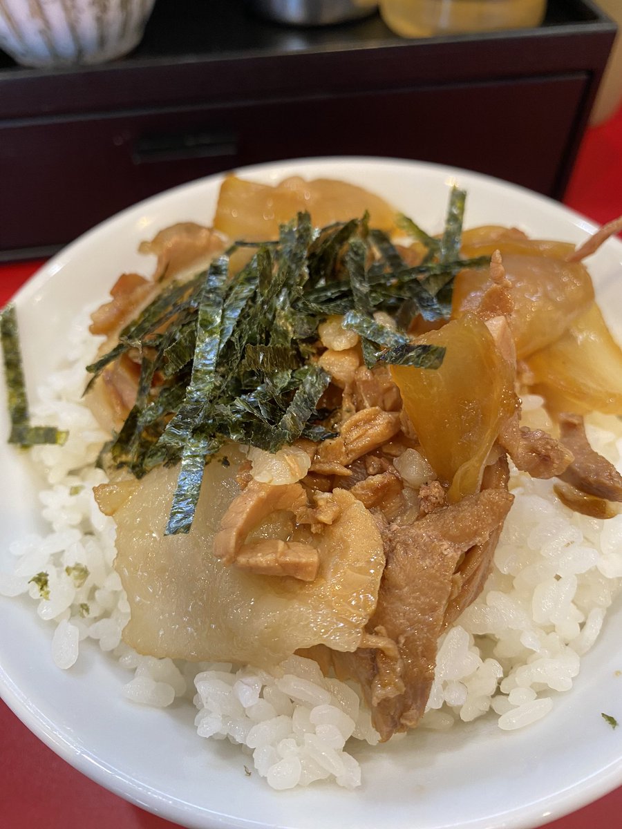 sM8OlgKFxSRtzp3's tweet photo. 投稿し忘れを今更UPという事で
本日の昼飯はこちら💁♂️
#杉田家千葉駅前店
ラーメン 麺少 味玉 味薄
TP きくらげ まぶし丼
味薄だけどしっかりパンチありでめちゃ美味い😋
あと昼なら毎回まぶし丼食べたいくらい好きかも❤️🔥
ご馳走様でした🙏
それと晩飯ハロウィンビュッフェ🎃
#OceanTable https://t.co/nskXMZmIGg