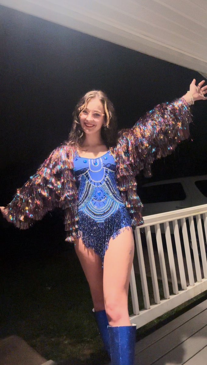cass_kellogg15's tweet photo. @taylornation13 Midnights for Swiftinnati and Halloween 💙 https://t.co/P6KpwD54S7