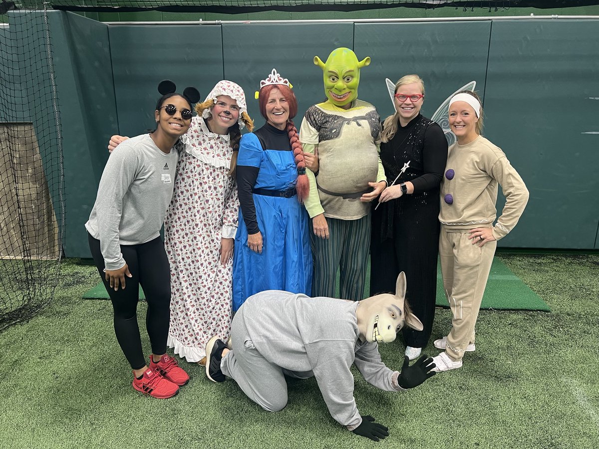 Happy Halloween 🎃 🎃

Love,
THE RED TEAM ❤️