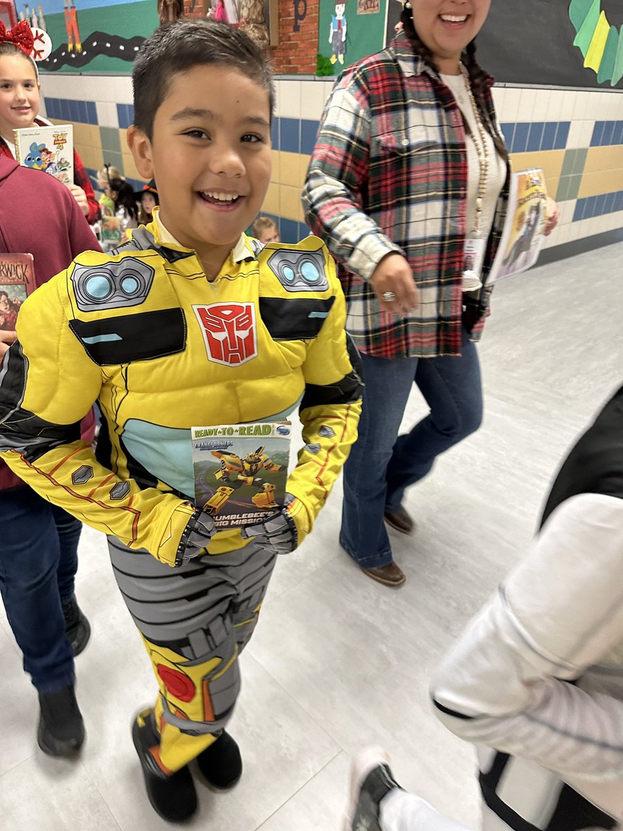 SLExDstars's tweet image. Book Character Parade! #ExperienceSLE @GCISD #gcisdlib