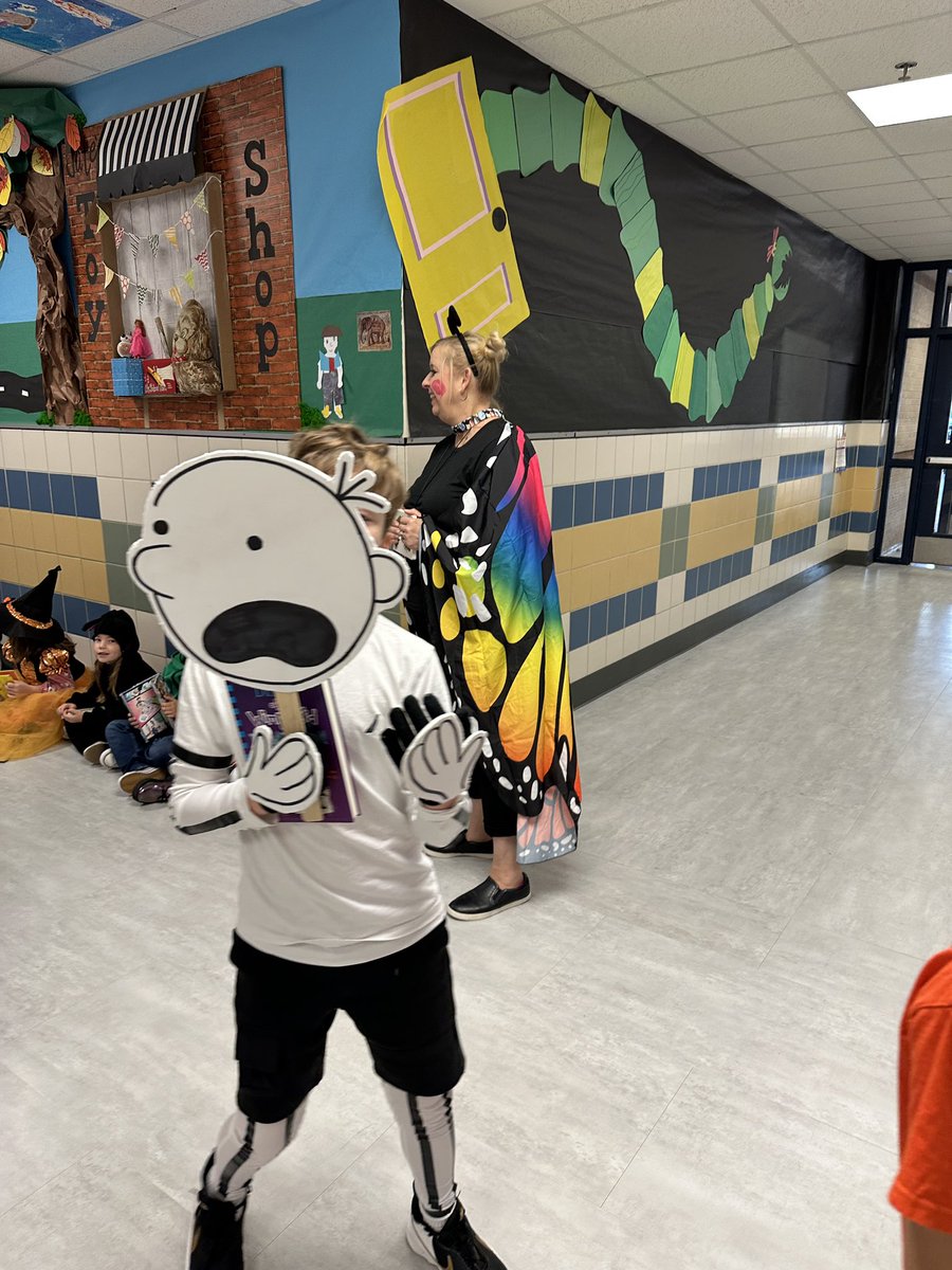 SLExDstars's tweet image. Book Character Parade! #ExperienceSLE @GCISD #gcisdlib