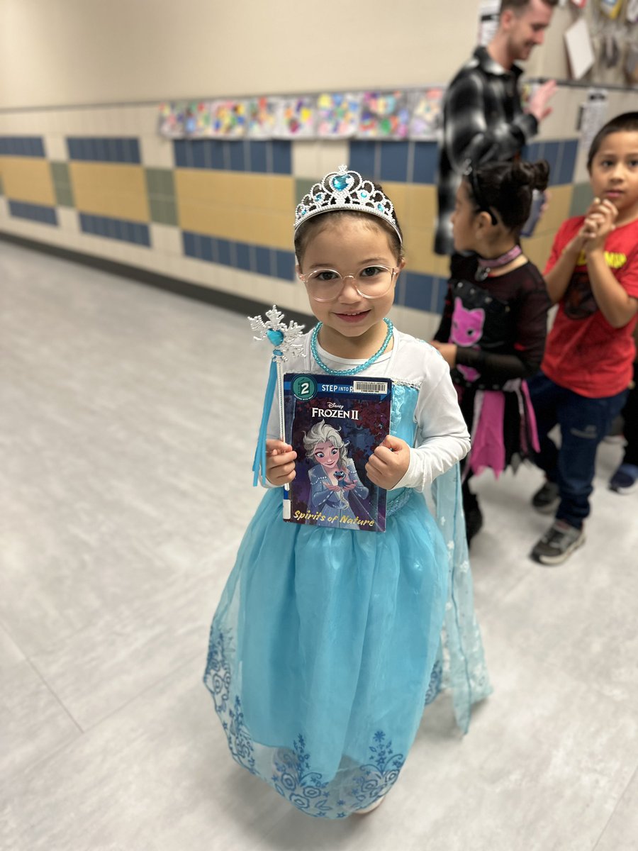 SLExDstars's tweet image. Book Character Parade! #ExperienceSLE @GCISD #gcisdlib